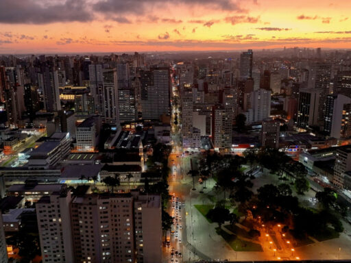 Apartamentos compactos dominam lançamentos imobiliários em Curitiba em contexto de Mercado Imobiliário