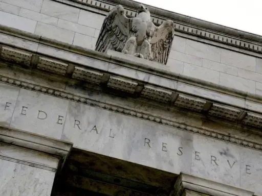 Ata do Federal Reserve sinaliza possível alta de juros nos EUA em contexto de Mercado Imobiliário