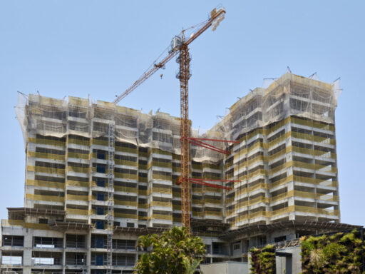 Cyrela ajusta estratégia e amplia foco no Minha Casa Minha Vida em contexto de Mercado Imobiliário