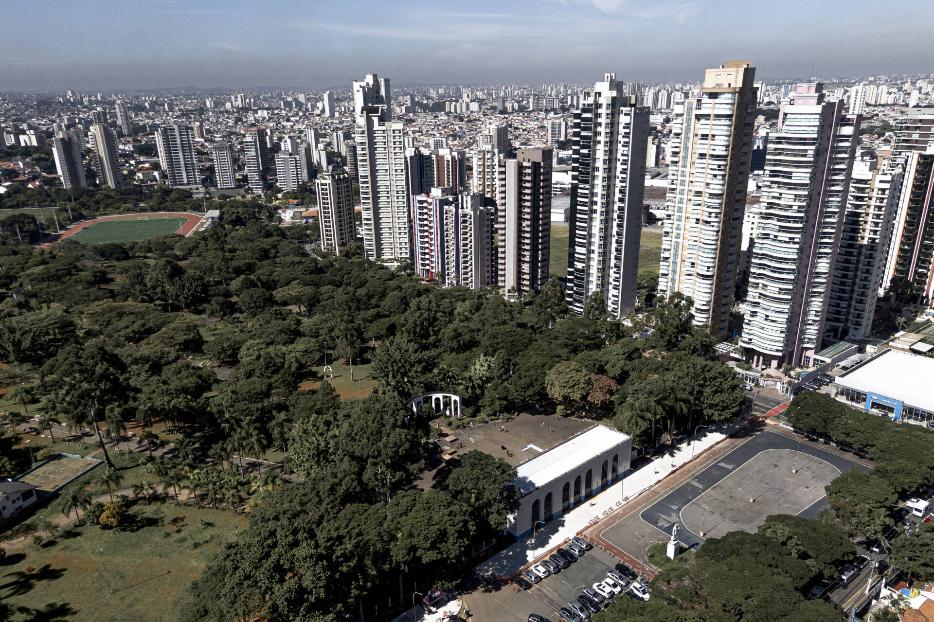 Investimento imobiliário: por que imóveis menores superam grandes unidades em contexto de Mercado Imobiliário