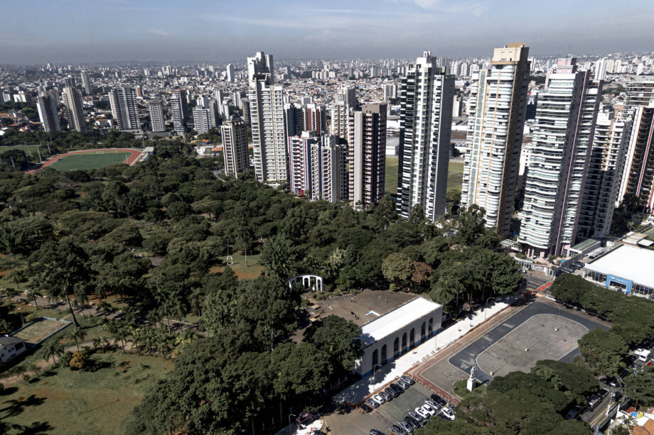 Investimento imobiliário: por que imóveis menores superam grandes unidades em contexto de Mercado Imobiliário
