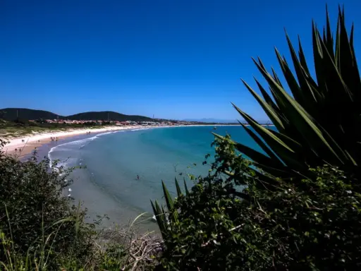 Praias de Cabo Frio: guia completo para morar e viver no litoral em contexto de Mercado Imobiliário