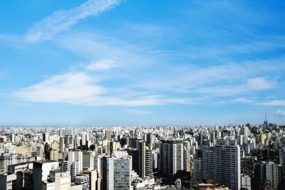 Setor imobiliário alerta para riscos de custos e prazos em 2027 em contexto de Mercado Imobiliário