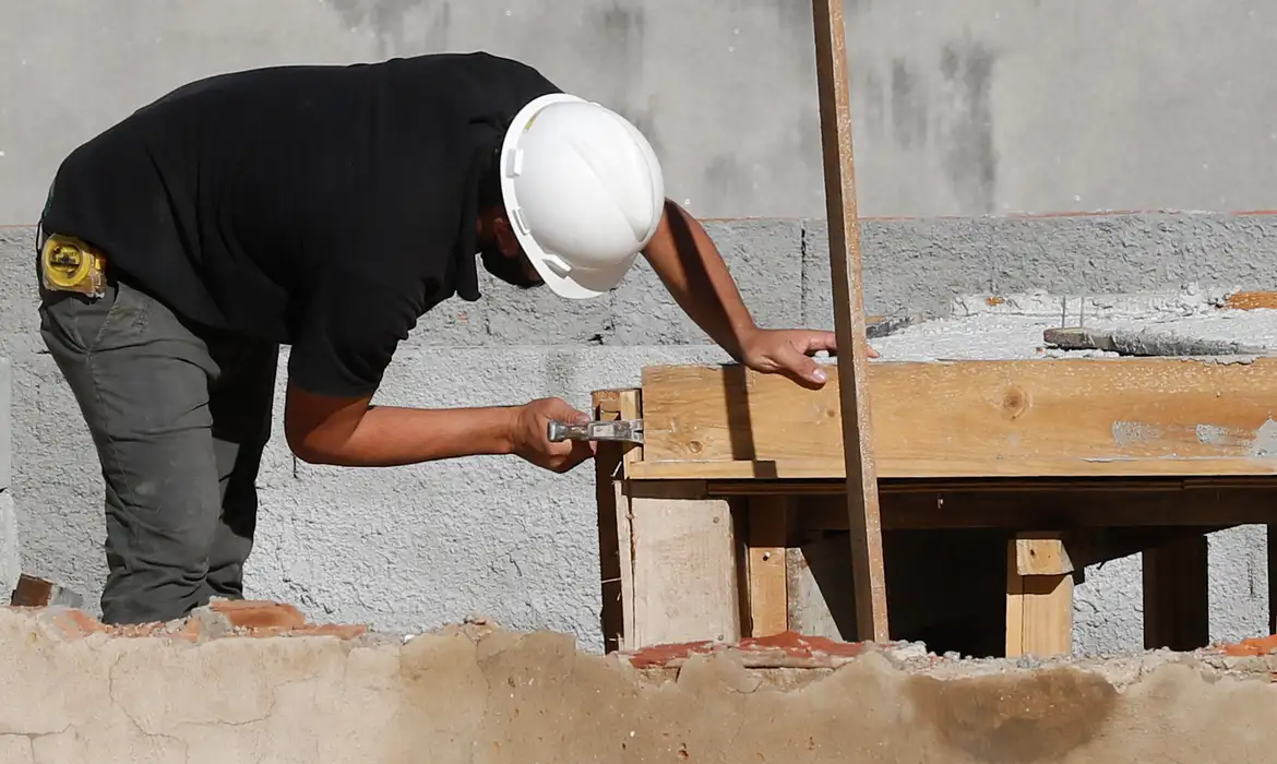 Construção civil busca crédito em FIDCs diante da lentidão bancária em contexto de Mercado Imobiliário