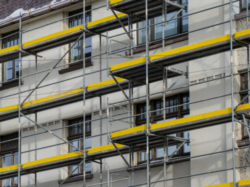Envelhecimento de prédios impulsiona demanda por crédito para condomínios em contexto de Mercado Imobiliário