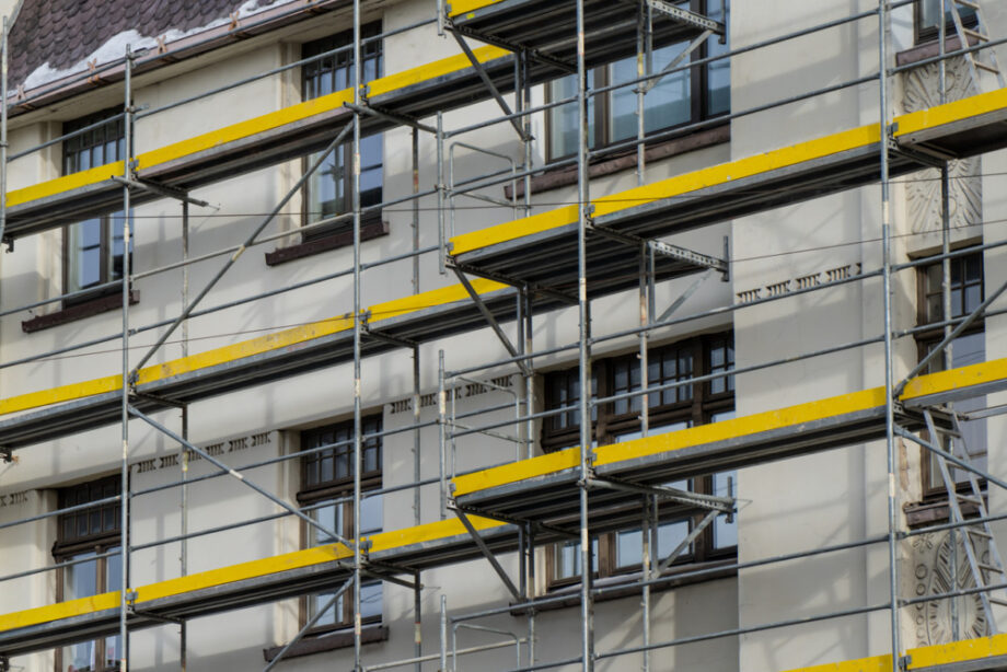 Envelhecimento de prédios impulsiona demanda por crédito para condomínios em contexto de Mercado Imobiliário