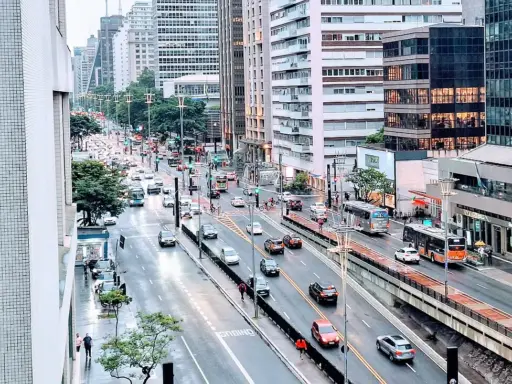 Mercado de escritórios em São Paulo reduz vacância para 12,5% em contexto de Mercado Imobiliário