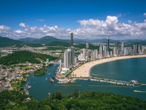 Preço do metro quadrado em Balneário Camboriú desacelera em 2026 em contexto de Mercado Imobiliário