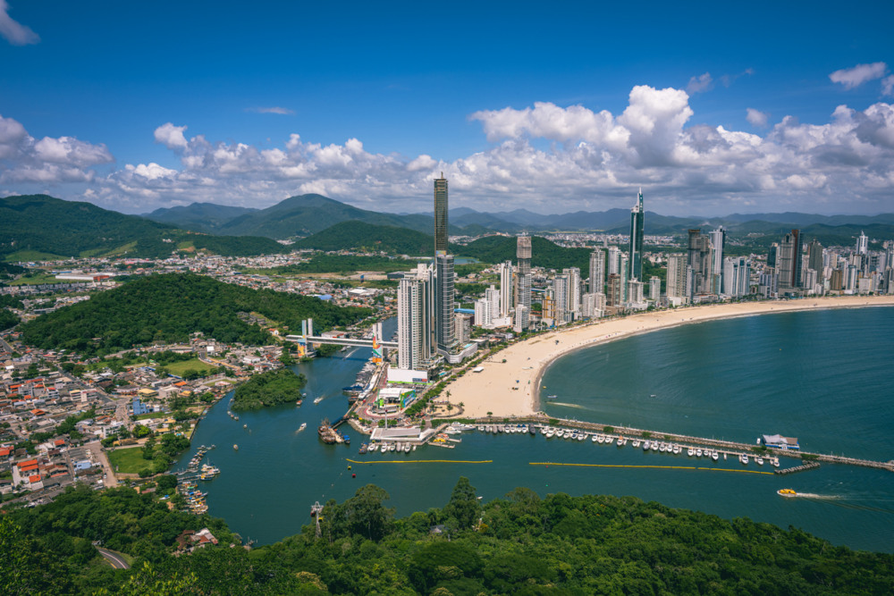 Preço do metro quadrado em Balneário Camboriú desacelera em 2026 em contexto de Mercado Imobiliário